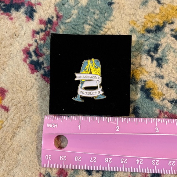 Champagne Problems enamel pin Taylor Swift - Picture 2 of 4